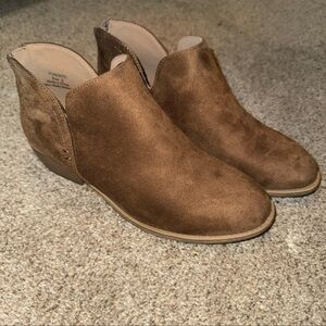 Journey Collection Boots, size 9, Brown Suede